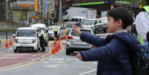 [포토] 초등학교 앞 음주단속하는 경찰들