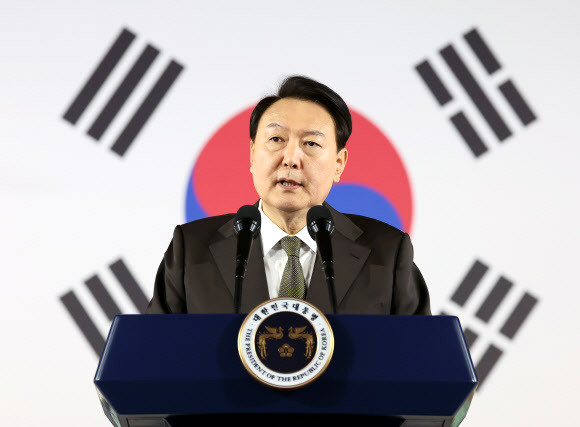 한국 대통령 윤석열, 중국 간첩 발언에 대한 강력한 반발 나섰다