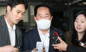 ‘돈봉투 의혹’ 윤관석·이성만 출금…송영길, 자진탈당·24일 조기 귀국