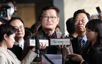 檢 자진 출석한 송영길 “주위 사람 괴롭히지 말고 나를 구속시켜 달라”