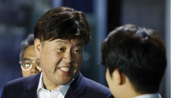 보석으로 풀려난 김용 前 민주연구원 부원장 “재판 거치며 진실 드러나고 있다”