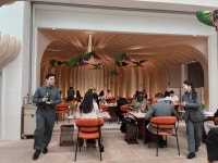 5만원 얹은 예약권까지 등장…‘한끼 70만원’ 루이비통 식당 문전성시