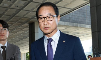 ‘민주당 돈봉투 의혹’ 이성만, 13시간 검찰 조사…“녹취록 편향 해석”