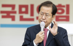 정부는 때리고 홍준표는 달래고…“한국노총, 강성노조 아닌 산업 역군들”