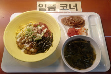 “한 끼에 6000원, 편의점 도시락보다 싸다” 손 떨리는 밥값에 구내식당 찾는 사람들 [김기자의 현장+]