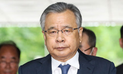 검찰, 박영수 특검 수사관 줄소환… 구속영장 재청구 저울질