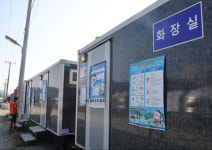 위생 엉망 잼버리 화장실… 전북도는 ‘어이없는 포상’