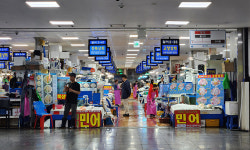 “정치권·언론이 불안 조성”… 긴장감 도는 노량진 수산시장 [밀착취재]