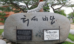옛 방식 그대로 ‘타다닥탁’… 전통 명주의 脈을 잇다 [밀착취재]