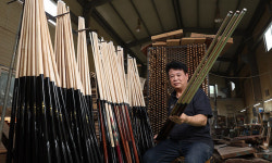 “세상에 하나뿐인 당구 큐에 내 삶 바쳤죠” [밀착취재]