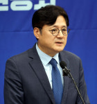 [포토] 더불어민주당 새 원내대표에 3선의 홍익표 의원