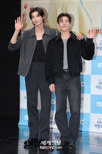 [포토] 차은우-이현우 '남남캐미 기대하세요!'