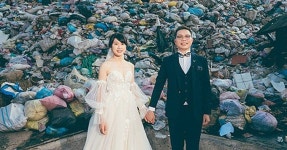 대만 쓰레기산에서 웨딩 사진 촬영한 연인의 사연