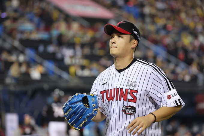 2024 신한 쏠(SOL)뱅크 KBO 한국시리즈 1차전과 2차전 연기, 팬들 일정 조정 필요