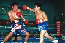 영원한 복싱 챔피언’ 故 최요삼 선수 글러브 등 유품 전북체육회 기증