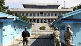 북, 판문점 JSA에서도 권총 무장 근무 중…군 “상응조치 취할 것”