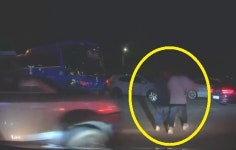 휴게소서 부부 덮쳐 아내 사망…70대 운전자 ‘급발진’ 주장→‘운전미숙’ 결론