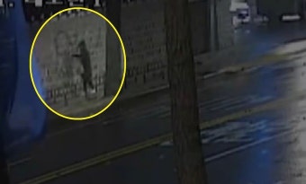 경복궁 담벼락에 ‘또’ 낙서 발견…“복원 중 추가 범행”