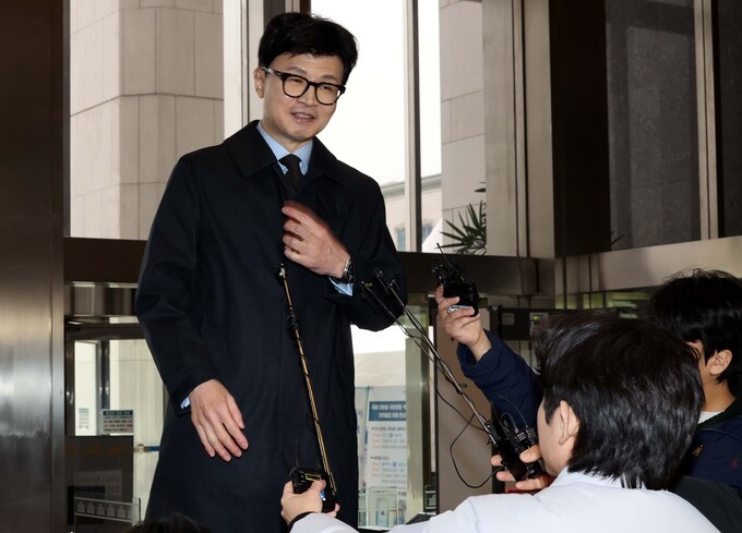 한동훈 의사는 정부의 적이 아니다…정부와 의료계 간 대화 강조