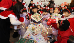 고사리손으로 ‘사랑의 성금’