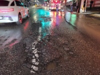 서울 한복판 도로 뚫고 물이 ‘콸콸’…보라매병원 방면 차량 일부 통제