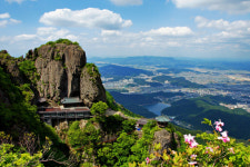 금오산 등산 안전 걱정 ‘NO’…등산스틱·아이젠 무료 대여