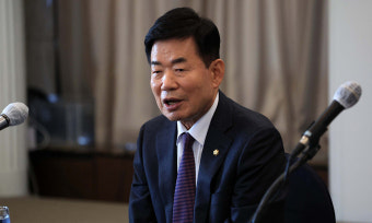 [속보] 김진표 “재외동포 복수 국적 허용·이민청 신설 하루라도 빨리 매듭지어야”