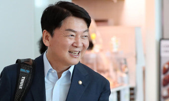 이준석과 ‘신경전’ 안철수 “다 지나간 일…뜻하는 바 이루길”
