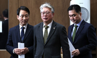 ‘원칙과상식’ 탈당, 윤영찬은 잔류… 김영주 설득에 “당 역사 지킬 것”