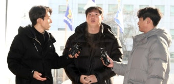 ‘김하성 명예훼손 혐의’ 임혜동, ‘류현진 3.8억’ 관련 질문에 묵묵부답