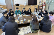 군위군 보건소, ‘브라운백 미팅’ 도입…‘보건소 MZ 홍보단’도 꾸려