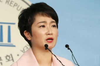 “문재인이 최순실보다 못하다”던 이언주 복당에…친문 반발