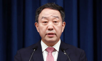[단독] 홍성에 뿌려진 윤석열 대통령 시계…선관위 조사 착수