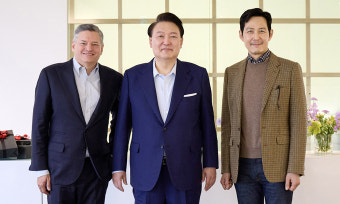 尹, 넷플릭스 CEO와 관저 오찬… 김건희 여사도 참석