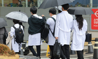 “응급실 제대로 운영 못 할 수도”… 우려 속 잇따르는 전공의 사직서 제출