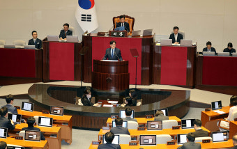 [포토] 국회 본회의 교섭단체 대표연설. 더불어민주당 홍익표 원내대표