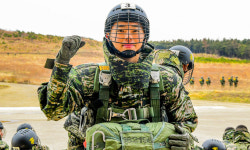 공수훈련 자발적 참가 해병대 군법무관 눈길