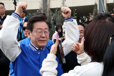 이재명 “간절한 소망, 우리가 과반 151석 목표…1표가 아쉽다”