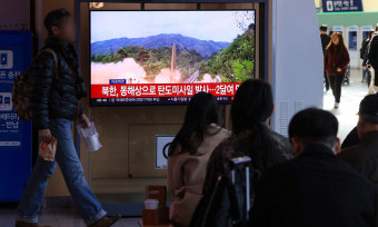 北, 한 달 만에 도발 재개… 동해상으로 탄도미사일 여러 발 발사