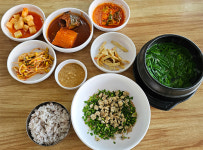 심심하지만 든든한 재첩국… 뜨끈한 추억 한 숟갈 뜨다 [김동기 셰프의 한그릇]