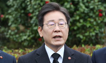 이재명, 제주 찍고 PK 첫 출격… “국힘, 4·3 학살의 후예” 색깔론 [4·10 총선]