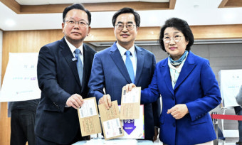 “투표가 답이다”… 분당갑에서 사전투표한 김부겸·김동연