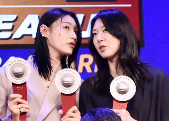 ‘MVP 수상률 85.7%’에 빛나는 G.O.A.T지만..김연경은 더 이상 혼자 빛나고 싶지 않다