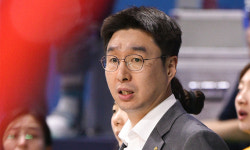 KB 2년 더 지휘봉… 김완수 “더 강한 팀 만들 것”