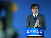 FT “조국, 대선후보 거론…이재명 꺾어야”