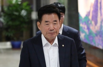 김진표 SNS로 달려간 민주당 지지자들 “임기 얼마 남았다고 국회의장인 척을 하나”