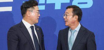 [포토] 박찬대 원내대표 예방한 홍철호 정무수석