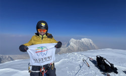 엄홍길 대장, 미등정봉 ‘주갈’ 정상 정복
