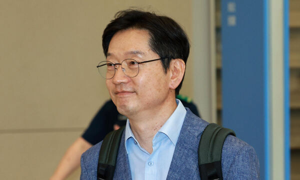 김경수 전 경남도지사, 비상계엄 선포에 귀국 후 국회로…이재명 대표 및 우원식 국회의장과 만남 예정