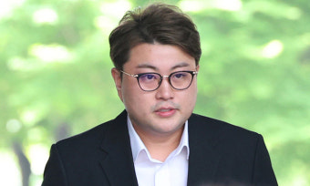 “경찰이 날 먹잇감으로 던져도 되냐”…김호중 6시간 버텨